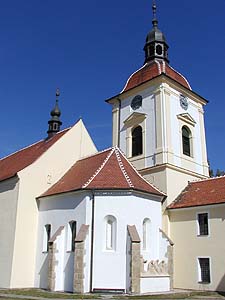 Kostel z ji�n� strany